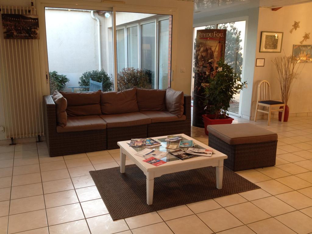 Arcantis Hotel Les Archers Cholet Esterno foto