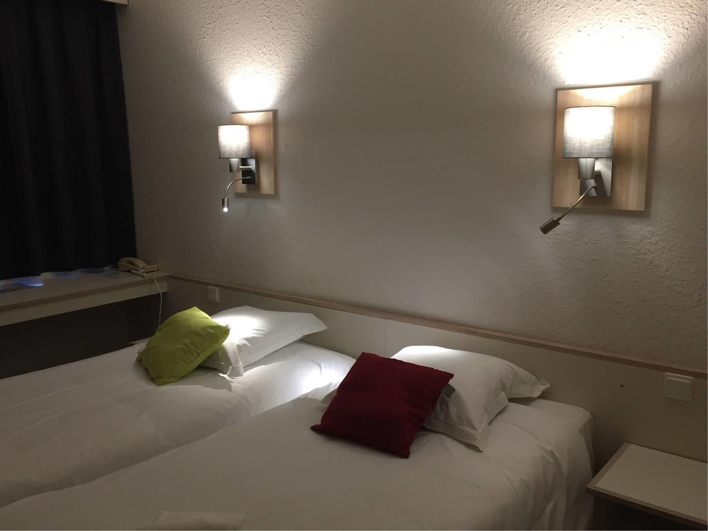 Arcantis Hotel Les Archers Cholet Esterno foto